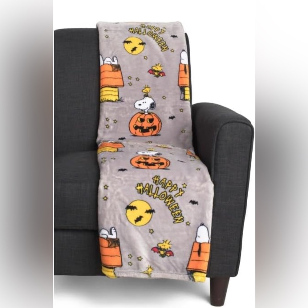 Peanuts Halloween Throws and Blankets (Gray - Happy Halloween)
